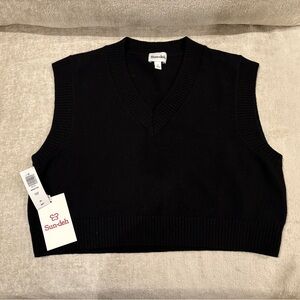 Aritzia Black Sweater Vest Size Small NWT